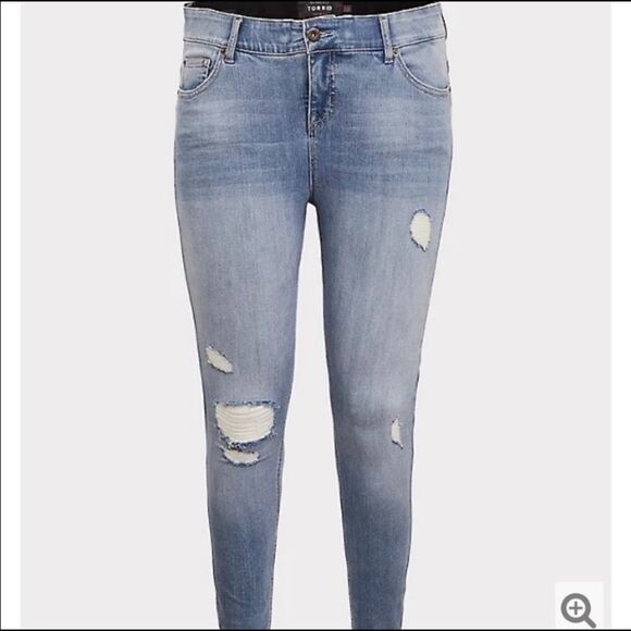 TORRID BOMBSHELL SKINNY JEANS- PREMIUM STRETCH‎ LIGHT WASH - Picture 6 of 7